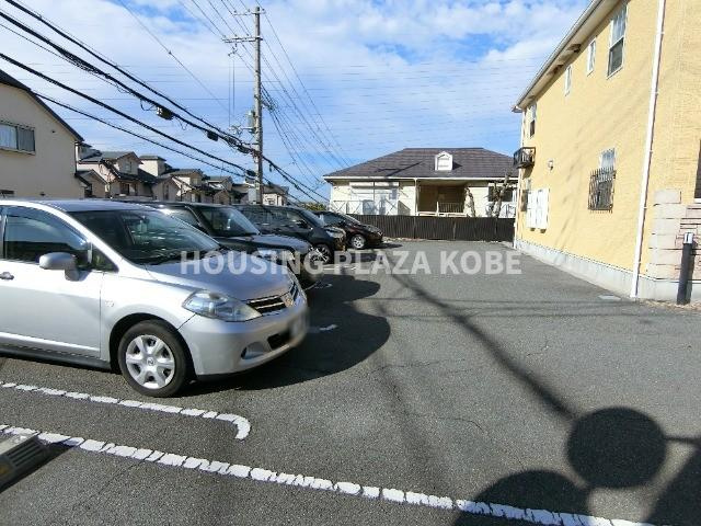 ラッフィナート・カーサ七番館の駐車場