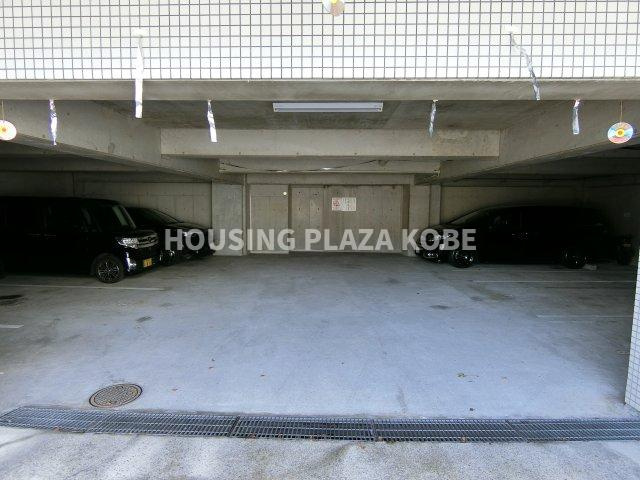 グリーンパレス塩屋の駐車場