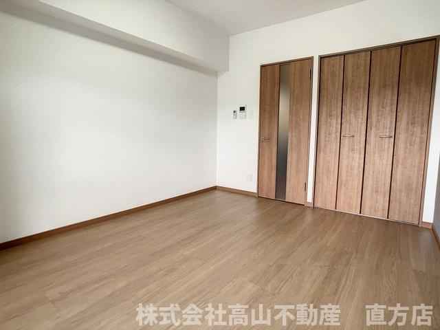 直方市大字感田の賃貸マンションの居間・リビング