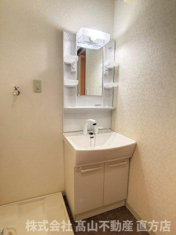 直方市大字頓野のアパートの洗面所