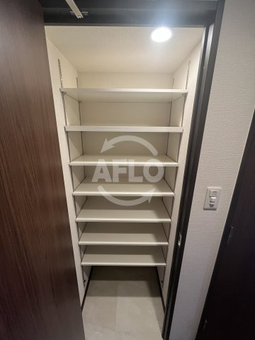 スプランディッド新大阪Ⅴの収納|スプランディッド新大阪V　玄関棚
