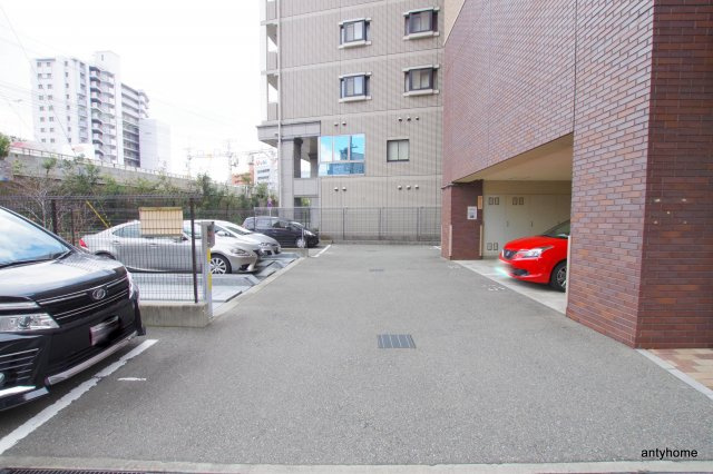 ONEROOFFLATFUKUSHIMA(旧:シャルマンフジ福島) 仲介手数料無料の駐車場