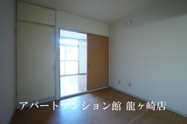 フローラルハイツの洋室