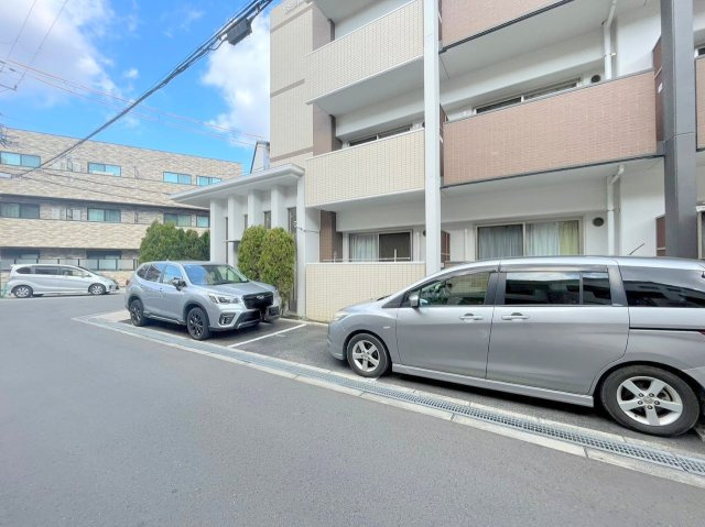 プレスティージュ・アイの駐車場