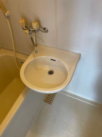 緒方ビルの洗面所|同建物別部屋 現況優先