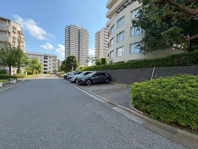 プラザシティ４号棟の駐車場