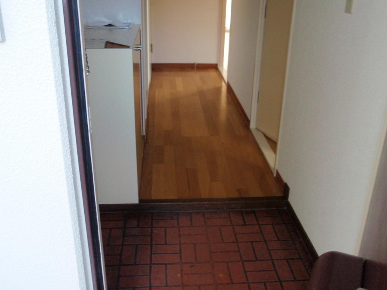 岡山市北区東古松３丁目の賃貸マンションの玄関