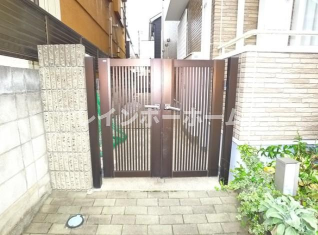 仲介手数料50％半額キャンペーン物件のエントランス|落ち着いたエントランスです