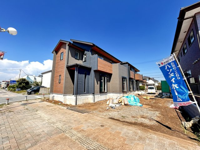 【ブルーミングガーデン】壬生町幸町3丁目 全2邸の前面道路含む現地写真|〇1号棟　只今建築中〇
東武宇都宮線「おもちゃのまち」駅から歩いてわずか４分♪毎日の通勤・通学にゆとりが生まれる好立地です。
※2026年8月撮影