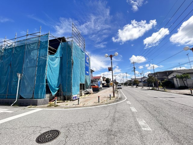【ブルーミングガーデン】壬生町幸町 全2邸の前面道路含む現地写真|〇1号棟〇
只今建築中♪建築中の工程を確認できるのがは今ならではのメリットです。
周辺環境を含め、今からチェックがおすすめです。
先ずは物件担当の弊社までお問合せください！
※2026年8月撮影