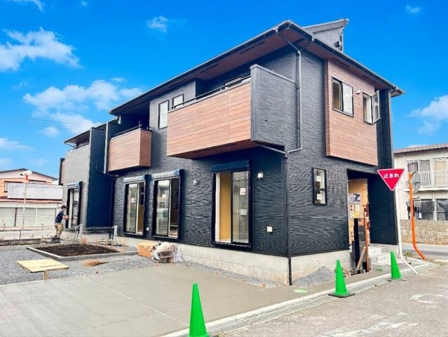 【ブルーミングガーデン】壬生町幸町3丁目 全2邸の外観|〇2号棟【3（4）LDK+ワークスペース+カースペース3台】
朝日が差し込む角地。将来お子様の成長やライフステージに合わせて、4ＬＤＫへ間取り変更ができる柔軟なプラン♪
※2026年8月撮影
