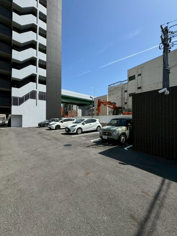 ワールドアイ名古屋城北　名古屋市賃貸　仲介手数料無料の駐車場