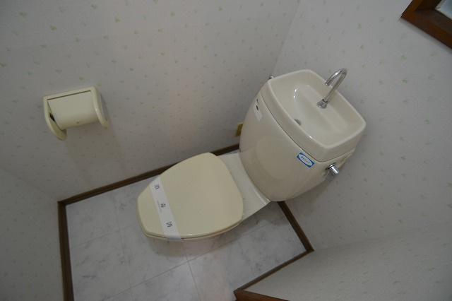 広島市西区草津新町１丁目のアパートのトイレ|ゆったりとした空間のトイレです