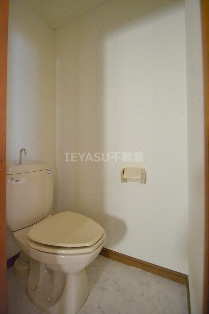 広島市西区草津新町１丁目のアパートのトイレ|ゆったりとした空間のトイレです