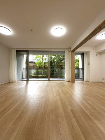 A Quiet Side of Kamakura.  静かな鎌倉に、暮らす。の居間・リビング
