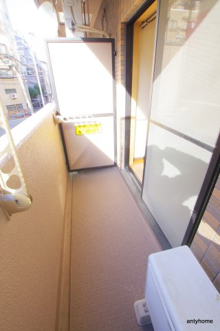 ラナップスクエア南森町　仲介手数料無料のバルコニー