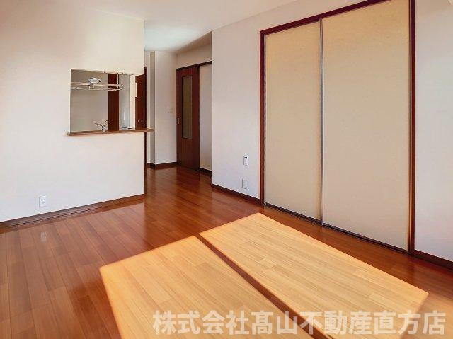 宮若市本城のアパートの居間・リビング