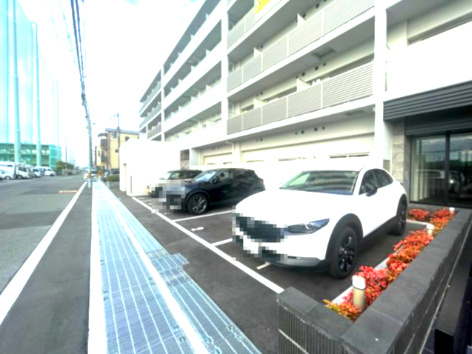 MAXIV CROS 江坂の駐車場