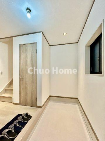 江戸川区南葛西3丁目中古住宅の玄関|玄関