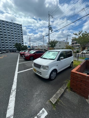 鳴尾小松住宅Ｃ棟の駐車場