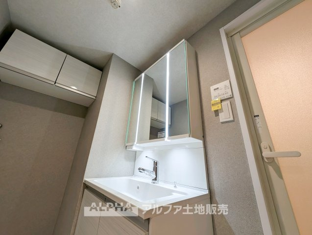 日神パレス立川第2の独立洗面台|独立洗面台、小物を置くことができて便利です