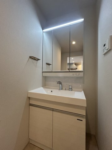 新大阪ファミール東館の独立洗面台