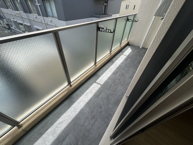 新大阪ファミール東館のバルコニー