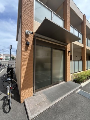 新大阪ファミール東館のエントランス