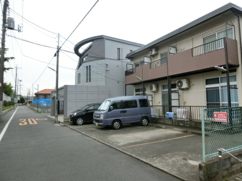 コーポスズキの駐車場