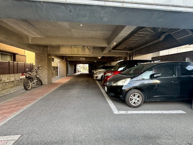 アメニックス大手町の駐車場