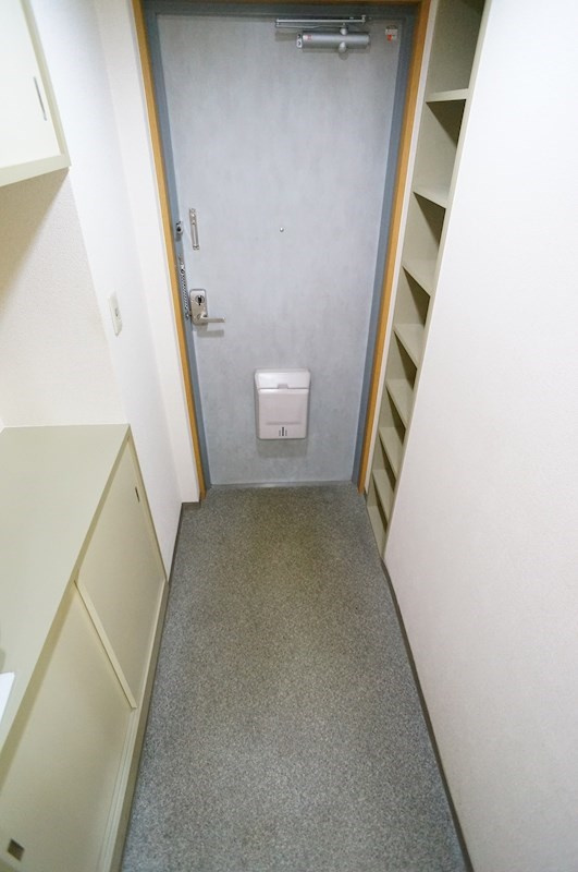 マンション稔の玄関