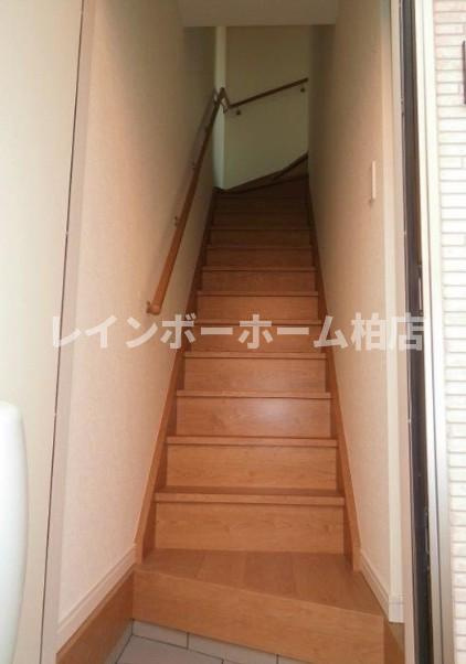 特典：仲介手数料が無料です!!の玄関|収納もある玄関です