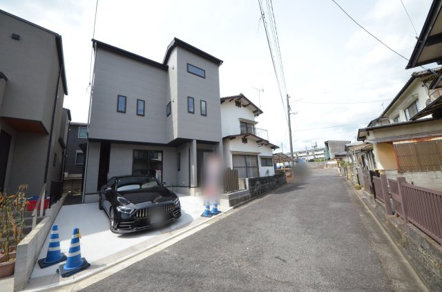 上平良の前面道路含む現地写真|前面道路は交通量が少なく駐車楽々です