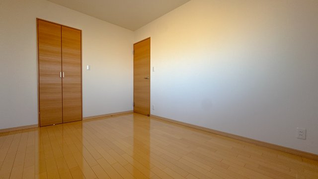 ポリシエの洋室|※反転タイプの間取となります。
　ホームステージングの写真となります。
