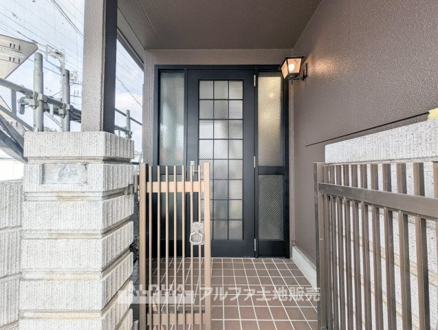 あきる野市秋川5丁目　中古戸建の玄関|落ち着いた玄関です