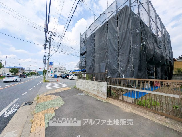 あきる野市秋川5丁目　中古戸建の前面道路含む現地写真|前面道路含む現地写真です