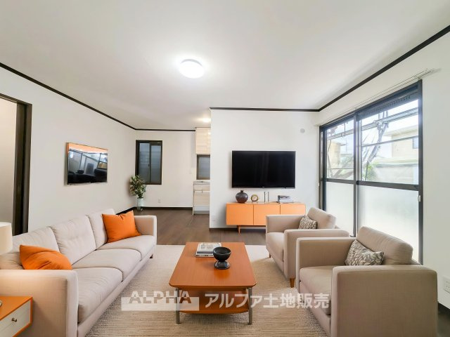 あきる野市秋川5丁目　中古戸建の居間・リビング|ゆったりとしたリビングです
※家具等はCGによるイメージです。家具小物は販売価格に含まれません。