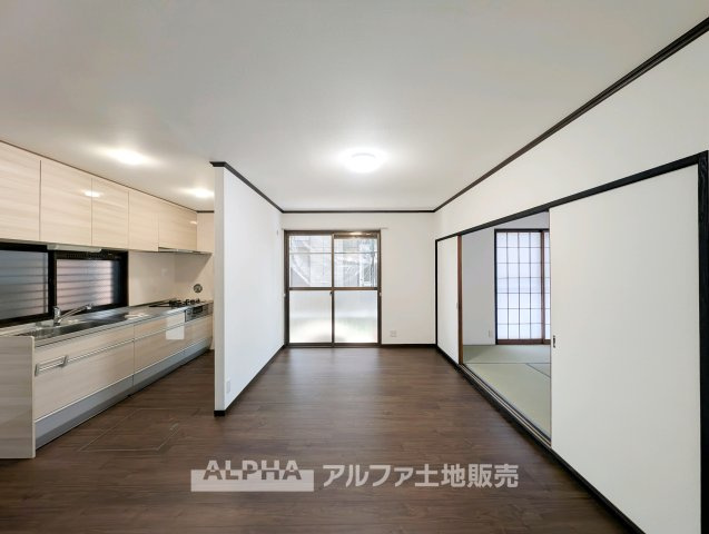 あきる野市秋川5丁目　中古戸建の居間・リビング|ゆったり過ごせるリビングです