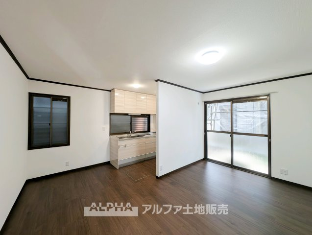 あきる野市秋川5丁目　中古戸建の居間・リビング|ゆったりとしたリビングです