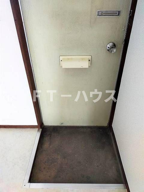 小南マンションの玄関