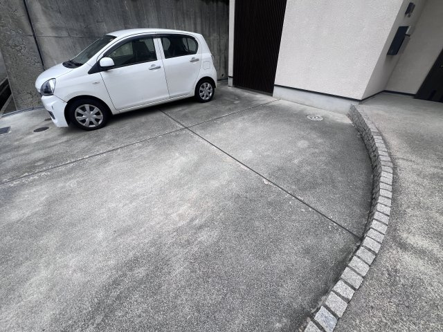 前開南町1丁目戸建の駐車場
