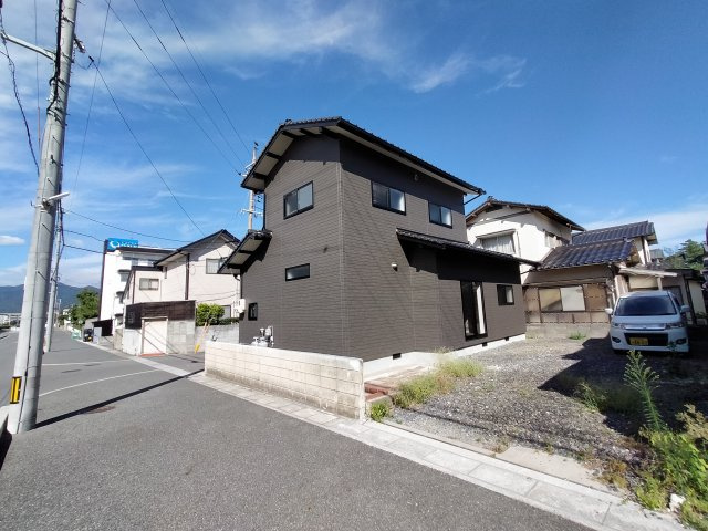 綾羅木本町7　中古物件の前面道路含む現地写真|前面道路含む現地写真です