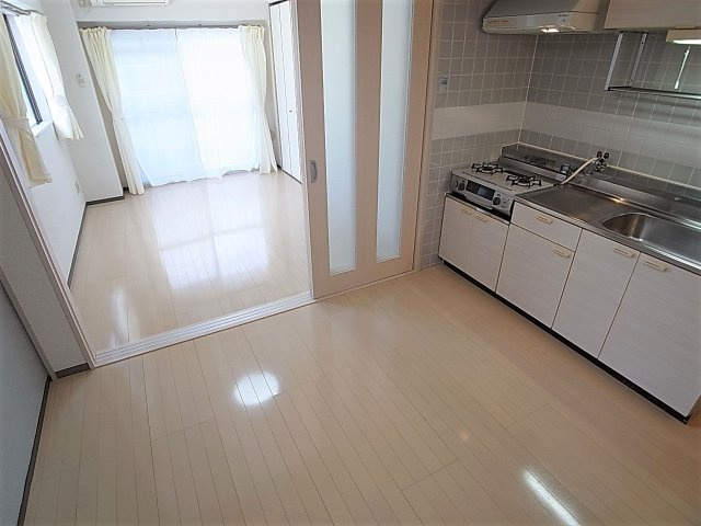 パルメゾン北町の居間・リビング|綺麗なダイニング、１Kでは物足りない方へ