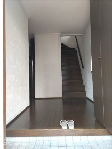 ６７１８６　岐阜市伊吹町中古戸建ての玄関