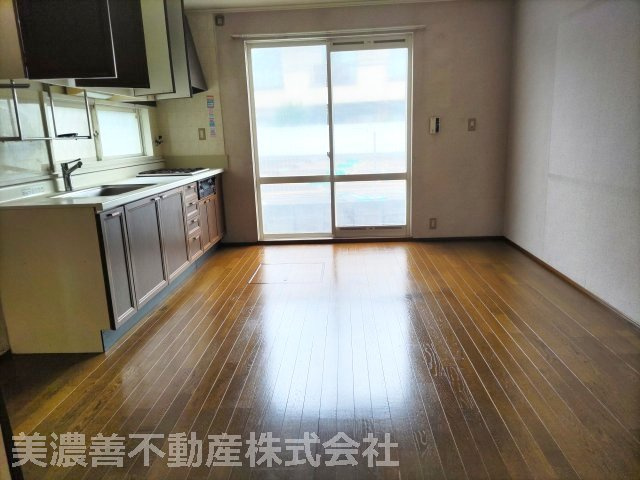 ６７１８６　岐阜市伊吹町中古戸建てのキッチン
