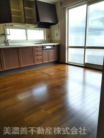 ６７１８６　岐阜市伊吹町中古戸建てのキッチン