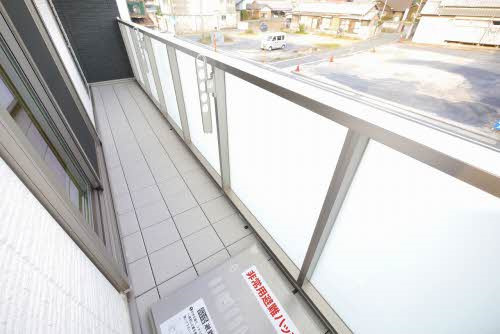 中間市中間１丁目の賃貸マンションのバルコニー