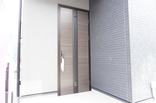 草加市青柳3丁目 新築分譲住宅 の玄関