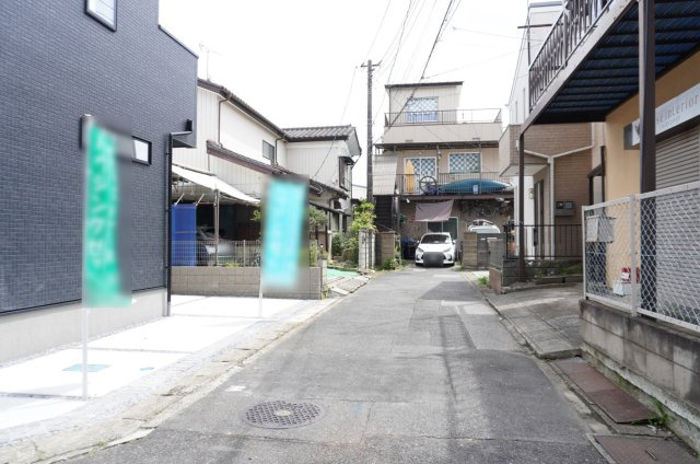 草加市青柳3丁目 新築分譲住宅 の前面道路含む現地写真
