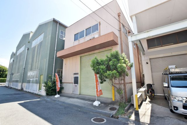 尼崎市次屋4丁目建築条件無し売土地の外観|約140.14㎡のゆとりある敷地に、間口は約8.4m。前面道路も約8.0mあり、車の出し入れも楽々！建築条件はありませんので、お好きなハウスメーカーや工務店で理想の住まいをご検討いただけます。